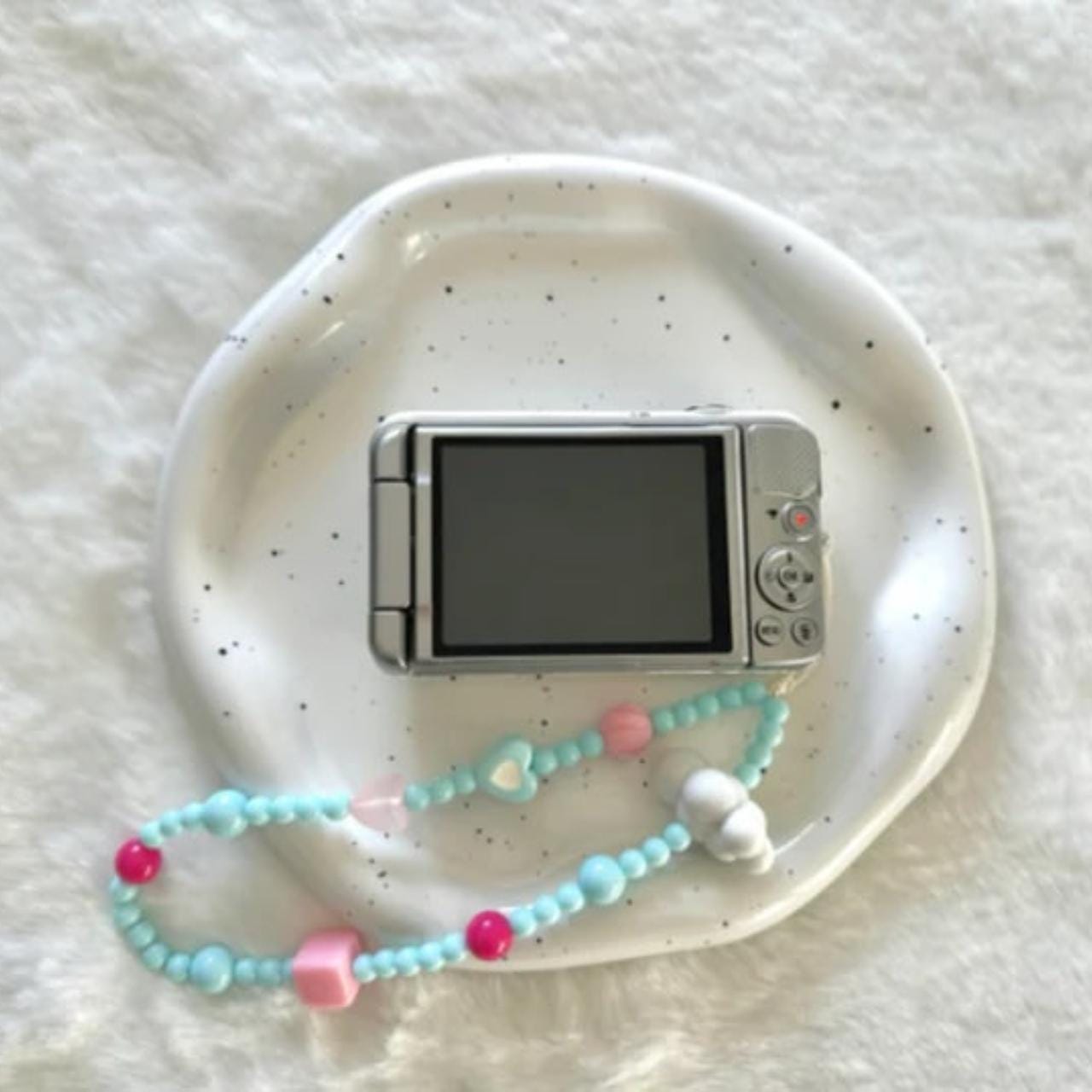 Nikon White COOLPIX S6600 Flip Screen Digital Camera