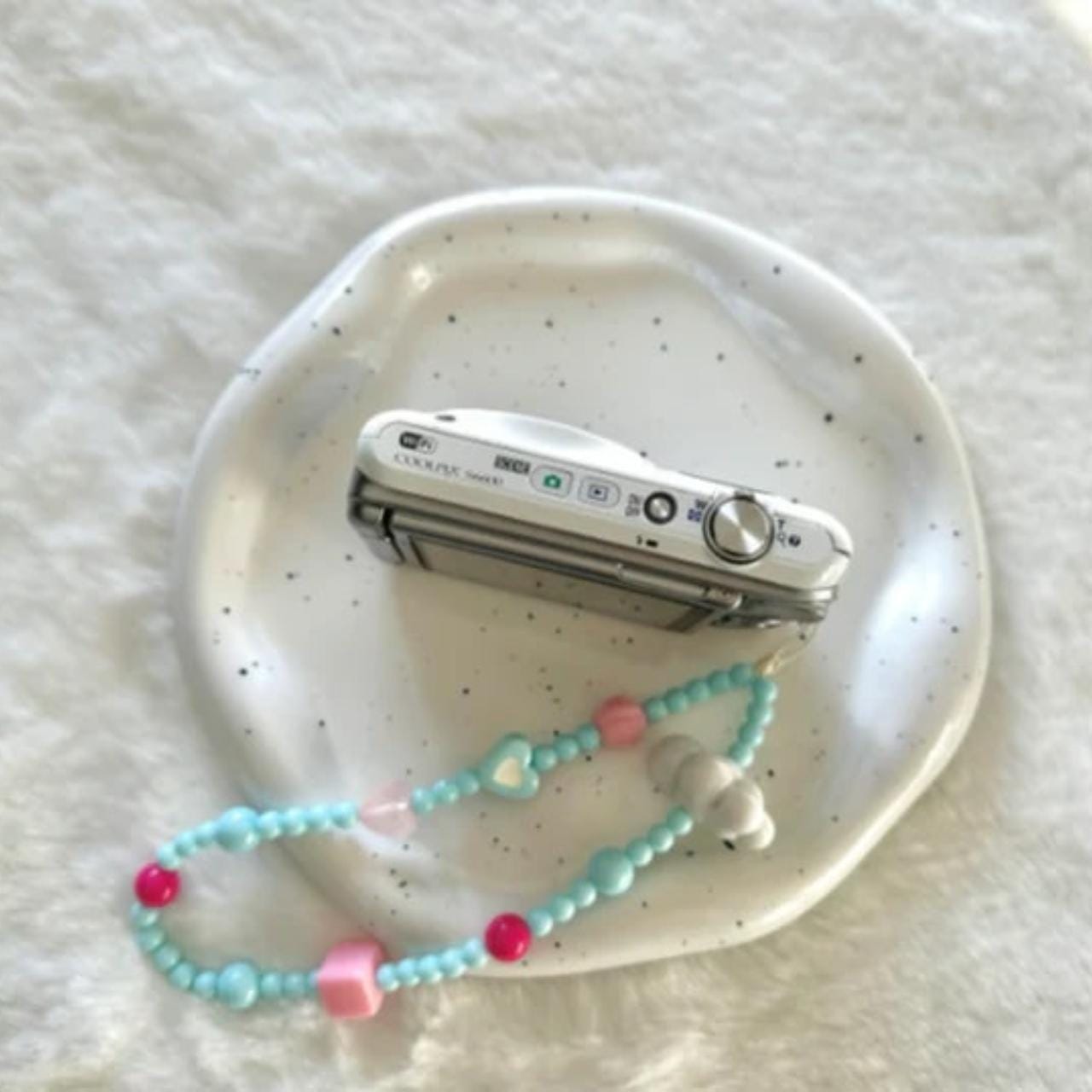 Nikon White COOLPIX S6600 Flip Screen Digital Camera