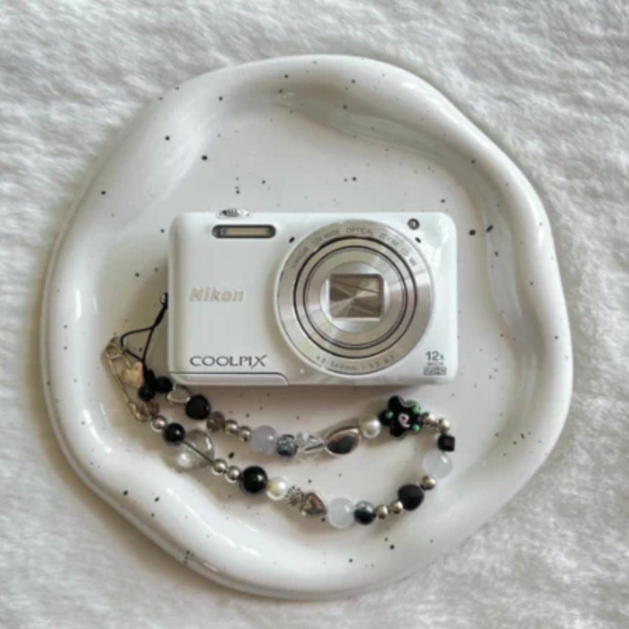 Nikon Coolpix S6600 Digital Camera with Flip Screen