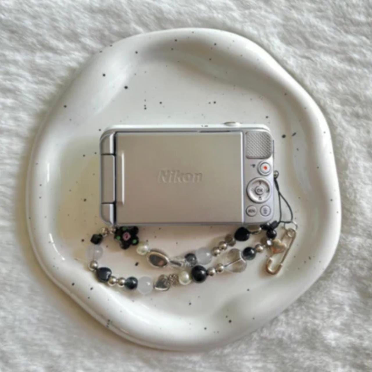 Nikon Coolpix S6600 Digital Camera with Flip Screen