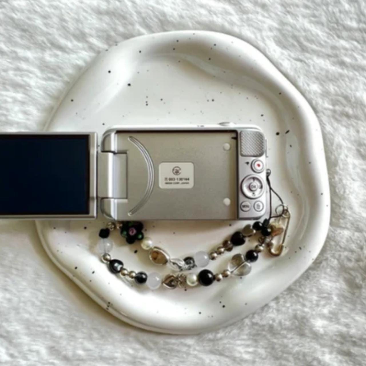 Nikon Coolpix S6600 Digital Camera with Flip Screen