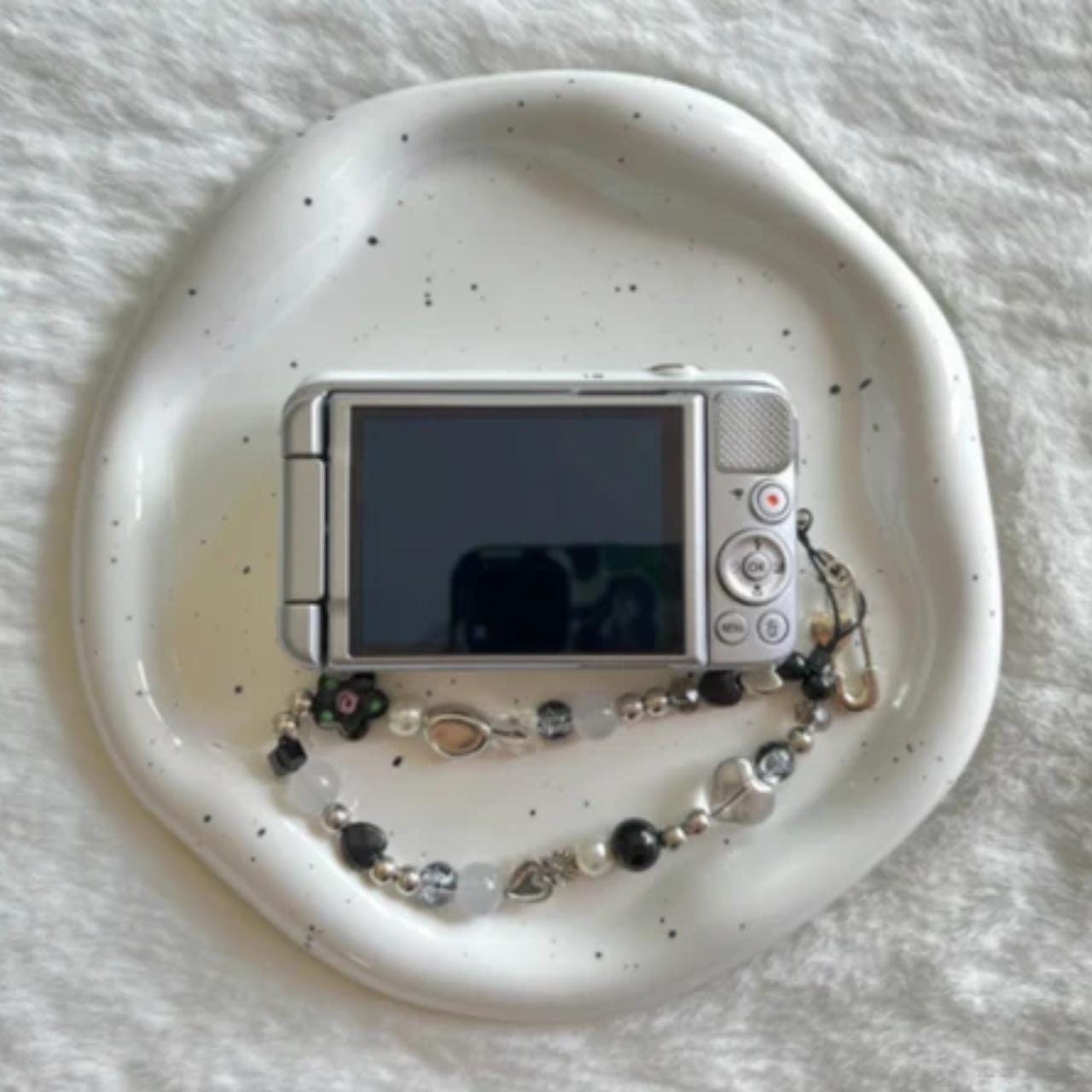 Nikon Coolpix S6600 Digital Camera with Flip Screen