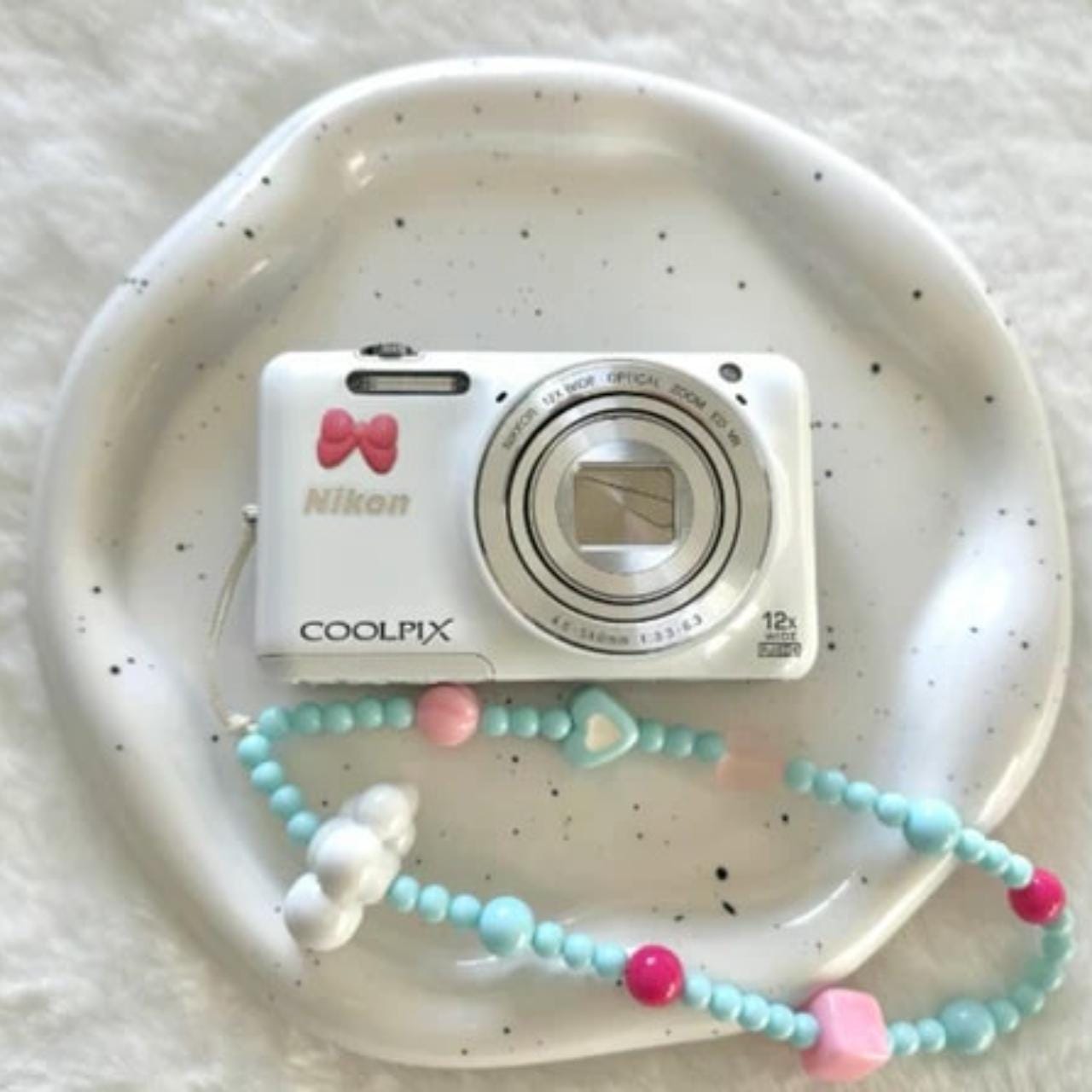 Nikon White COOLPIX S6600 Flip Screen Digital Camera