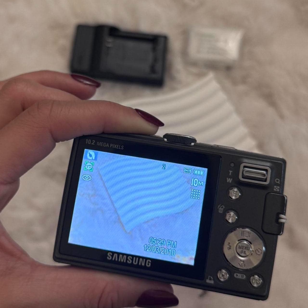 Samsung l210 digital camera with 2.5 screen, 10.2MP photography