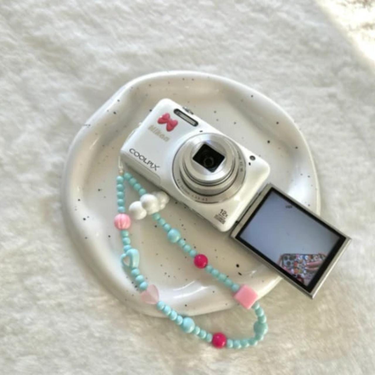 Nikon White COOLPIX S6600 Flip Screen Digital Camera