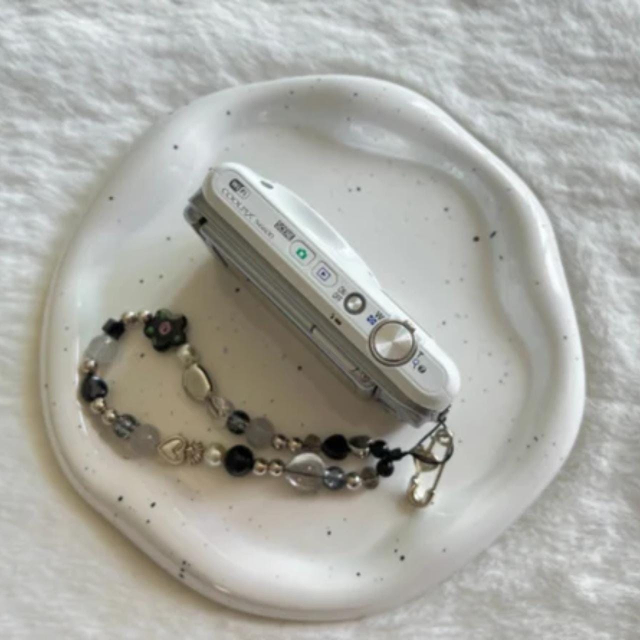 Nikon Coolpix S6600 Digital Camera with Flip Screen